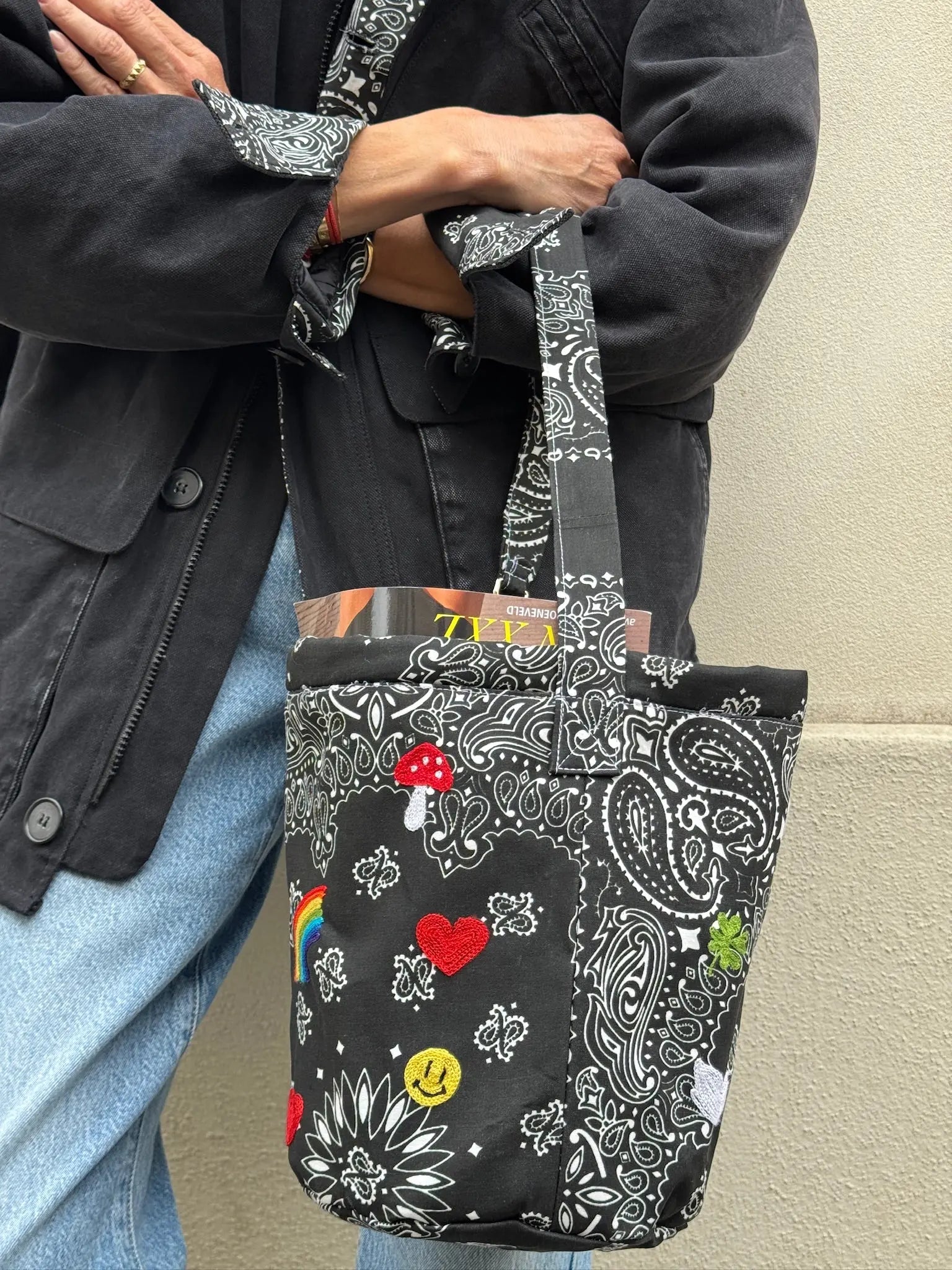 Seau Bag - MULTI-EMOJIS - All Black