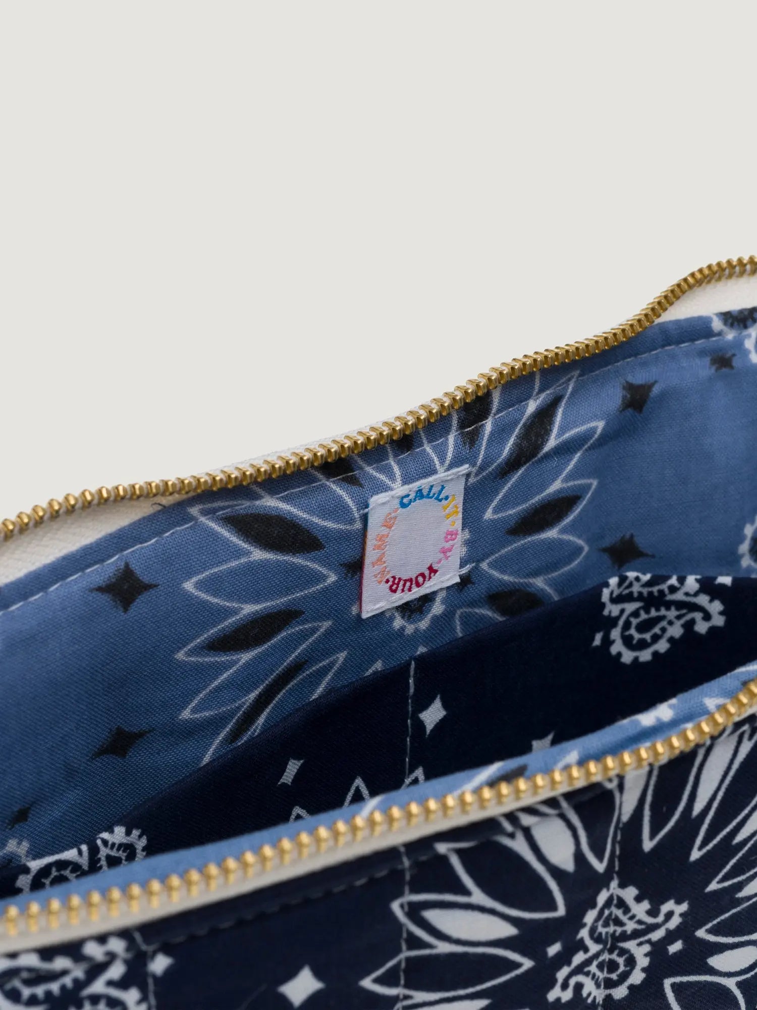 Laptop sleeve - Small personalized embroidery