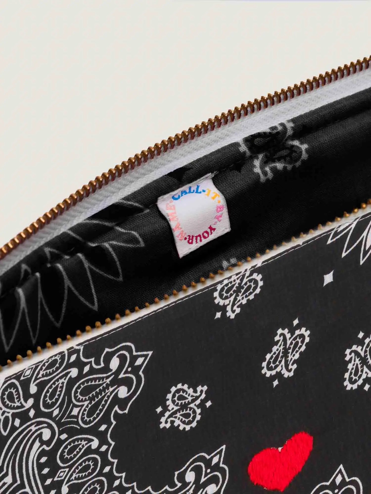 Pochette Zippée - COEUR - All Black