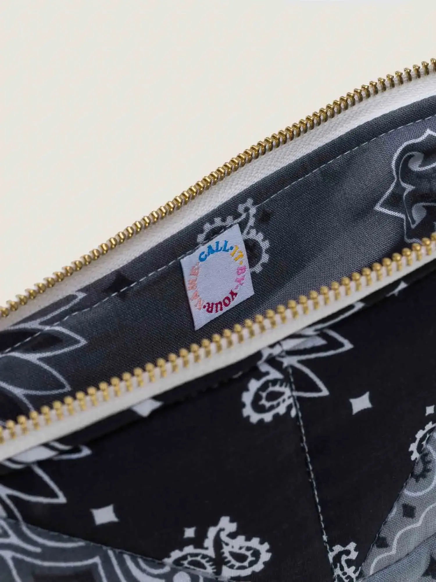 Pochette Zippée Matelassée - PATCHWORK - Dark Grey / Colorblock