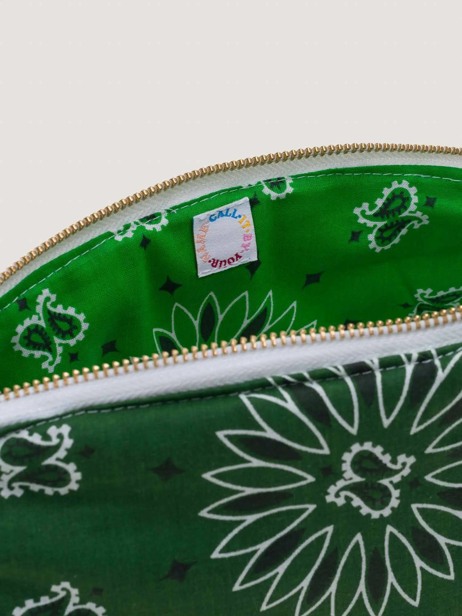 Toiletry Bag - HEART - Weekend Green / Grass Green